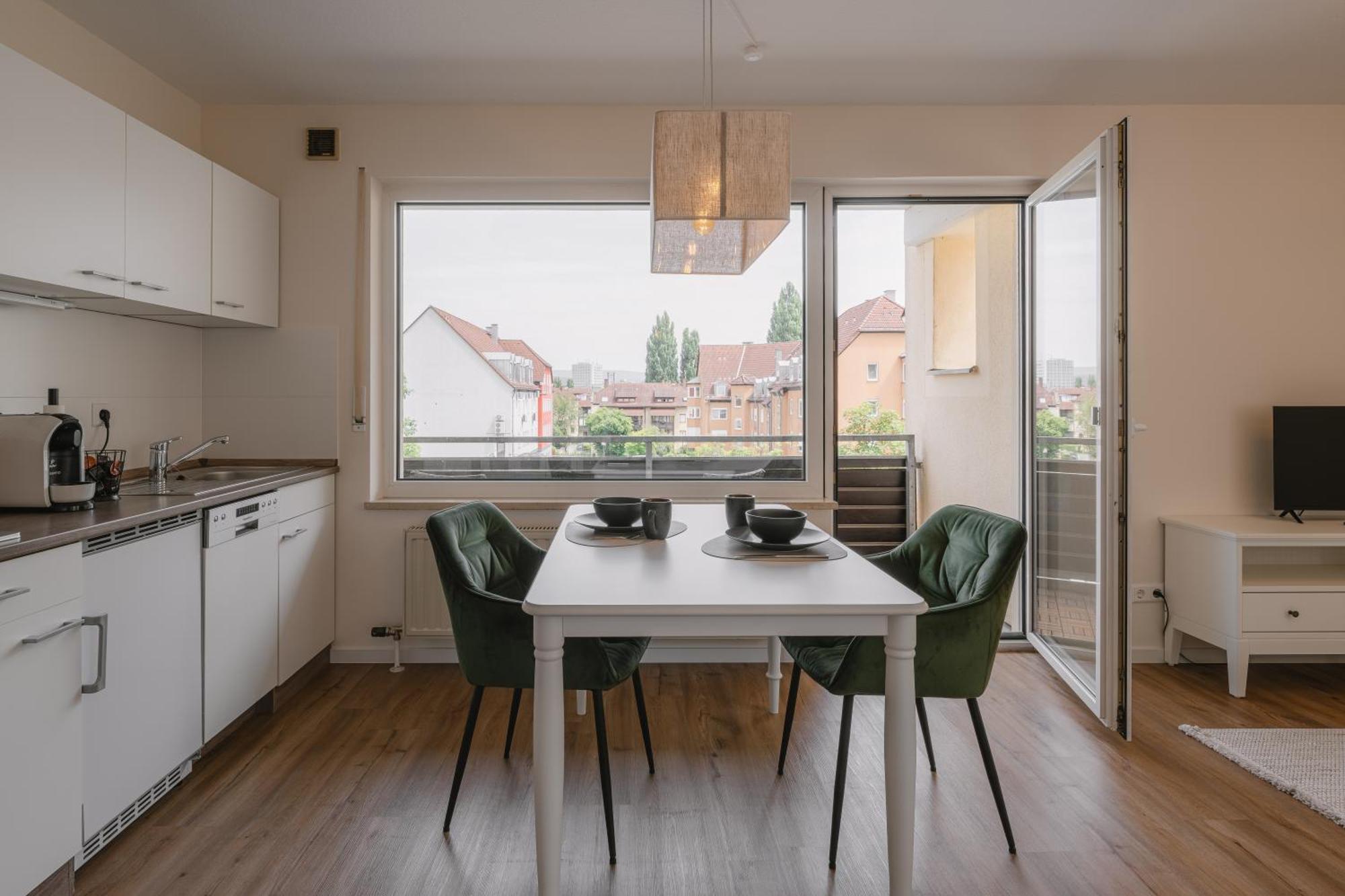 Exklusiv & Zentral: 1-zi. Mit Balkon Stellplatz Apartment *