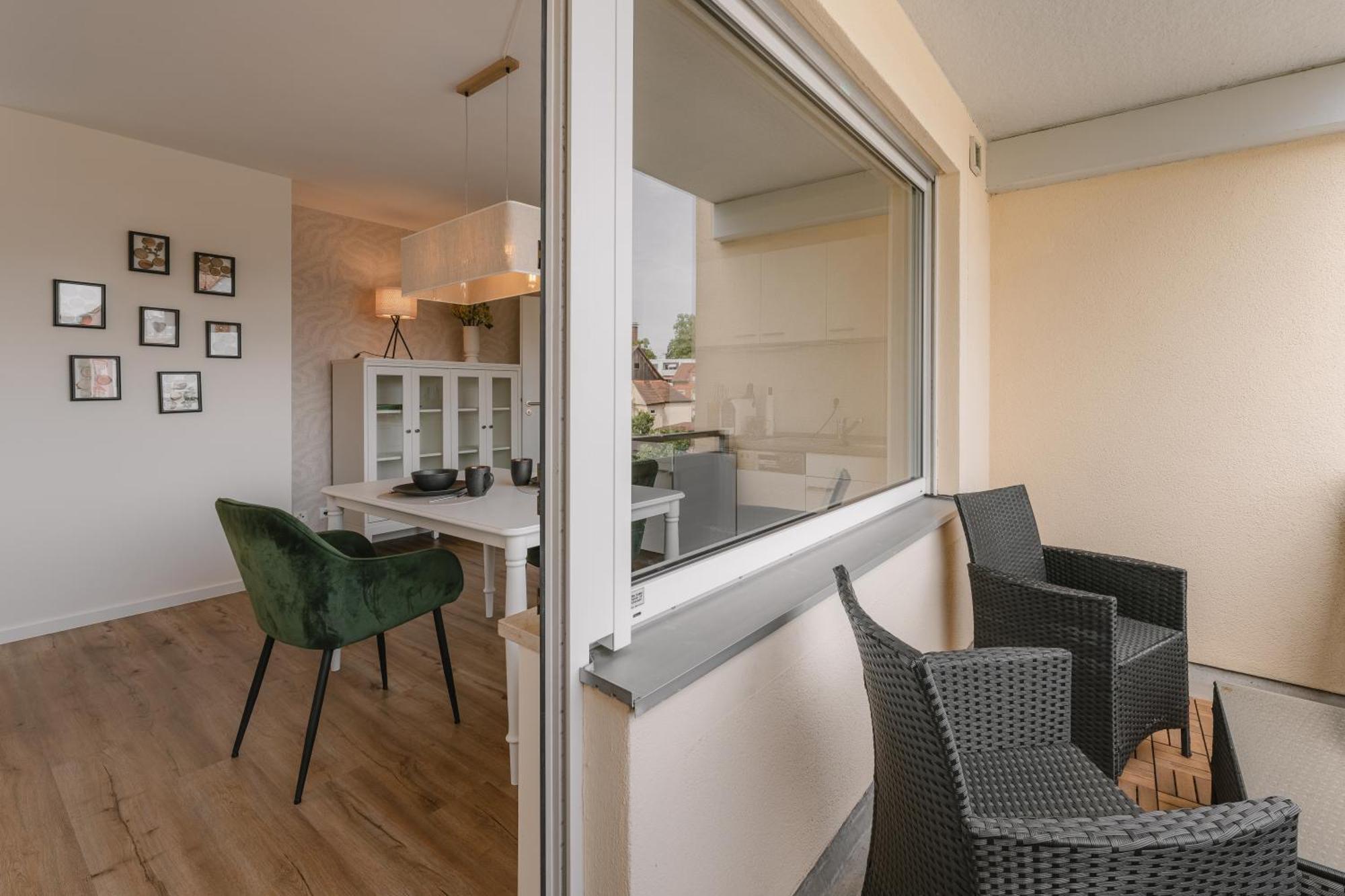 Exklusiv & Zentral: 1-zi. Mit Balkon Stellplatz Apartment