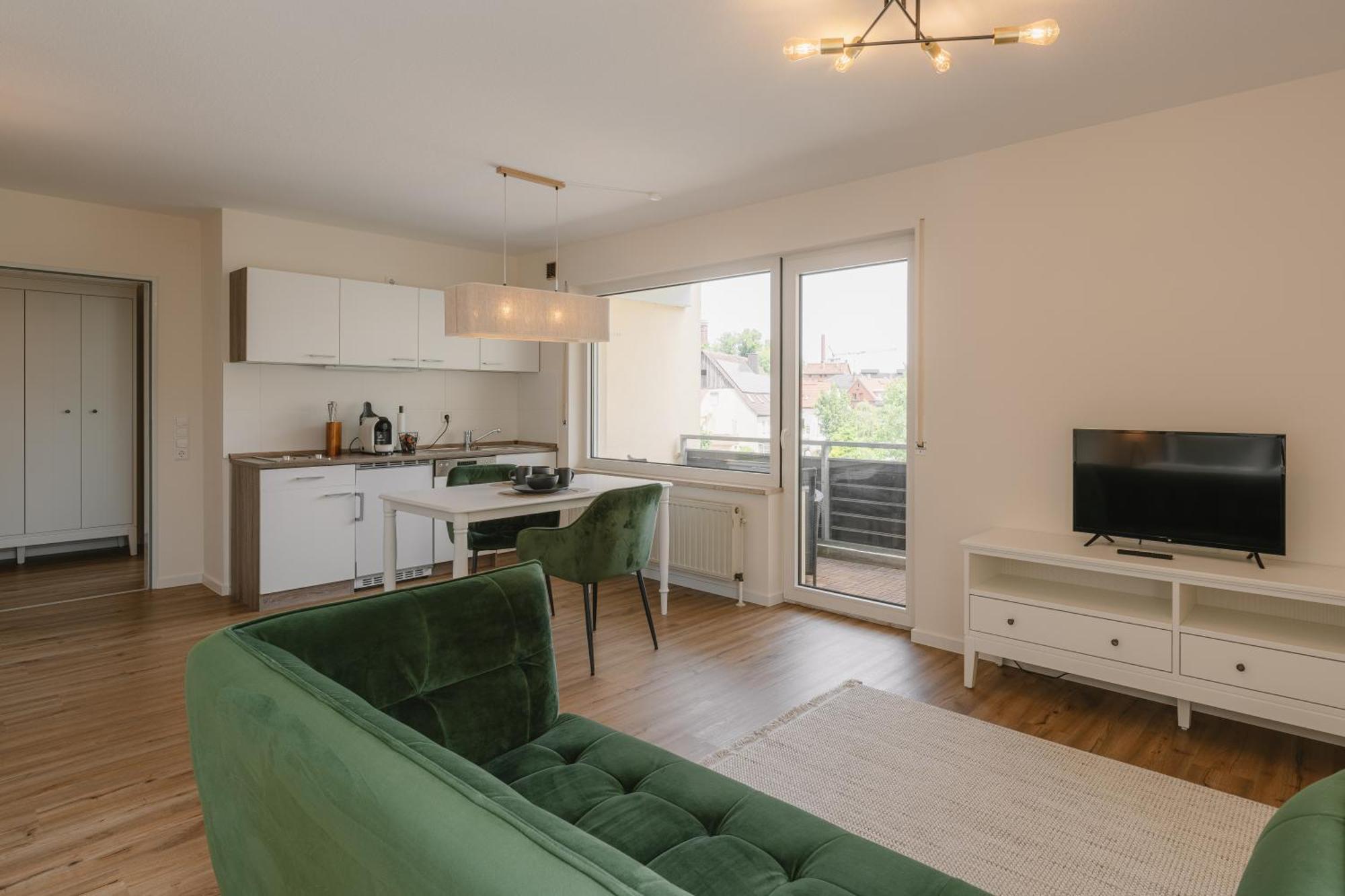 Exklusiv & Zentral: 1-zi. Mit Balkon Stellplatz Apartment *