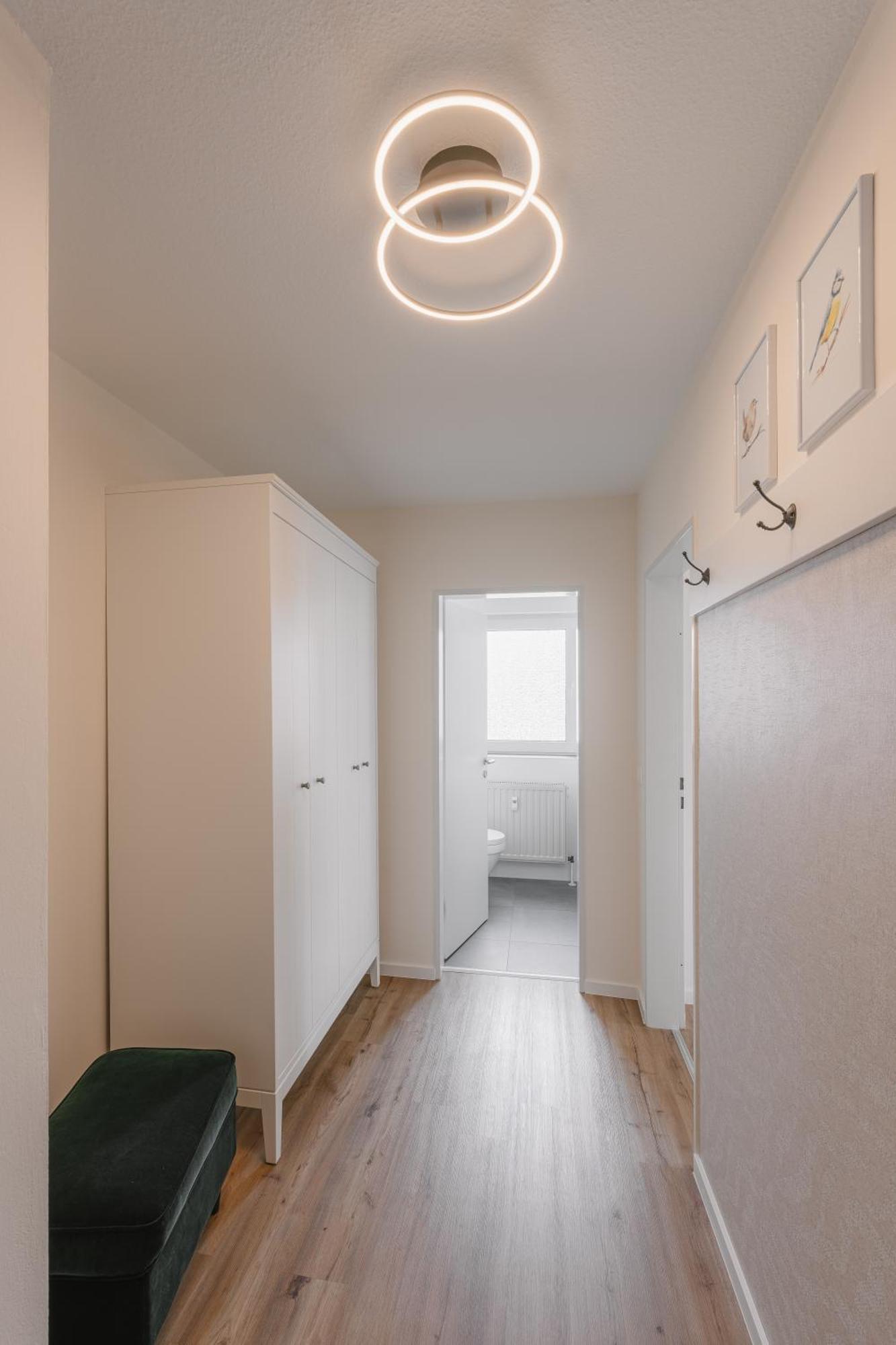 Exklusiv & Zentral: 1-zi. Mit Balkon Stellplatz Apartment
